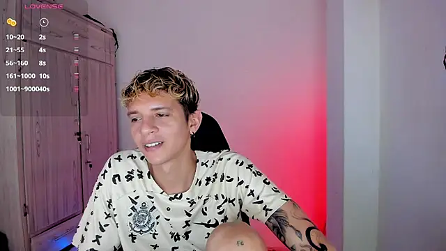 tylernova online show from April 11, 4:28 am