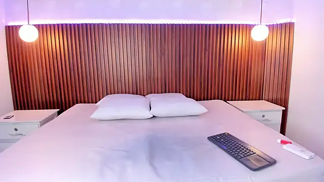 Foxy Kylie online show from November 6, 7:59 pm