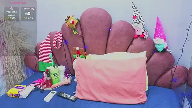 CHIARAJJONES online show from December 17, 1:17 pm