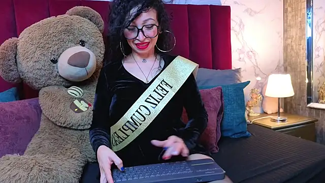 CHIARAJJONES online show from June 4, 1:06 pm