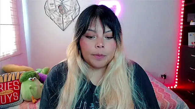 EllieMoonX online show from March 7, 7:33 pm