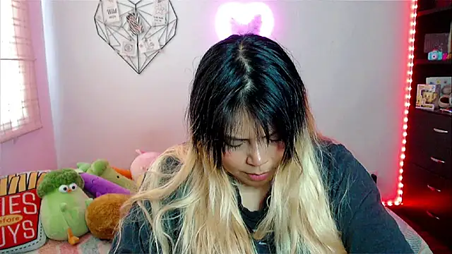 EllieMoonX online show from March 11, 8:15 pm