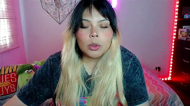 EllieMoonX online show from March 18, 8:56 pm