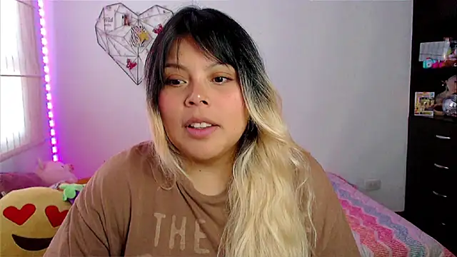 EllieMoonX online show from April 6, 10:33 pm