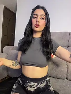 Snapshot of Lucy_699 chatting on June 18, 4:02 am Lucy 699 online show from June 18, 4:02 am