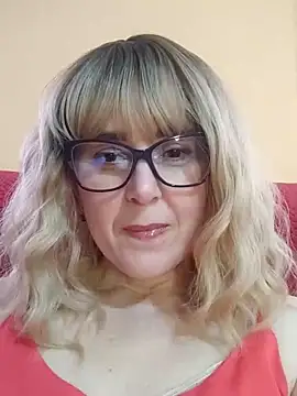 Amelialove42 online show from May 15, 2:13 pm