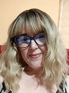Amelialove42 online show from May 31, 5:53 pm