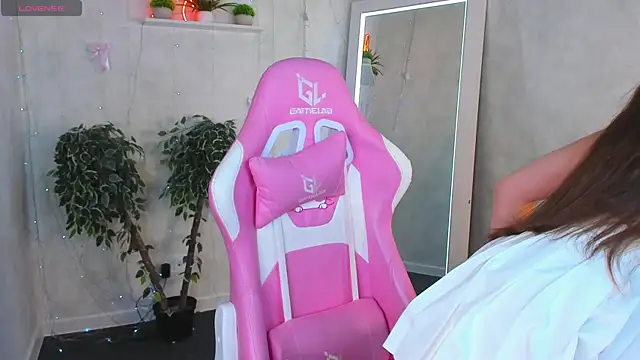 Renesmy Black online show from June 4, 12:05 am