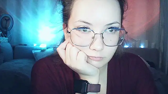 MoodieMira online show from February 28, 7:48 pm