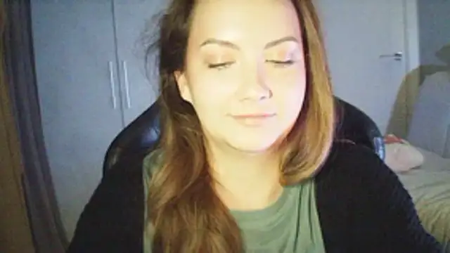 MoodieMira online show from April 12, 9:20 pm