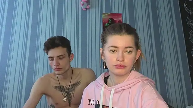 EmiliaCouple online show from April 10, 7:46 am