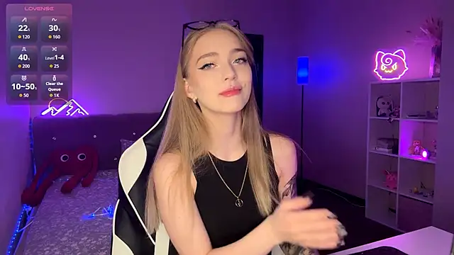 EvaPeace online show from April 7, 1:44 pm