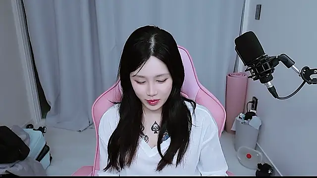 Snapshot of MISA_02 chatting on January 14, 2:23 pm MISA 02 online show from January 14, 2:23 pm