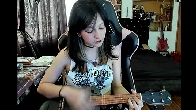 Maki Zein  online show from February 12, 8:26 pm