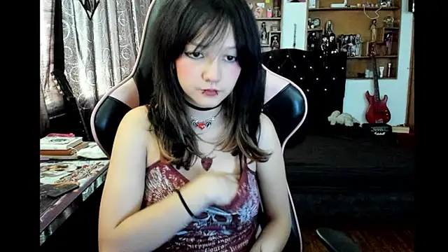 Maki Zein  online show from February 18, 9:44 pm