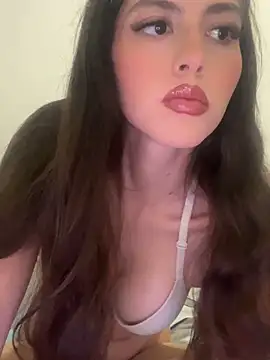 Snapshot of AlessiaLuxx chatting on May 3, 12:27 am AlessiaLuxx online show from May 3, 12:27 am