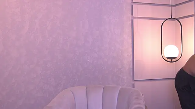 Snapshot of Reik_Vonn chatting on June 26, 12:31 pm Reik Vonn online show from June 26, 12:31 pm