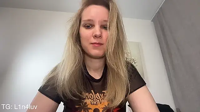 AIicaparkerc online show from March 13, 4:13 pm