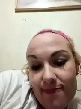 Snapshot of sexysiren93 chatting on November 1, 10:17 am sexysiren93 online show from November 1, 10:17 am