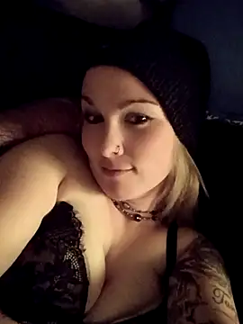 Snapshot of sexysiren93 chatting on November 12, 9:32 am sexysiren93 online show from November 12, 9:32 am