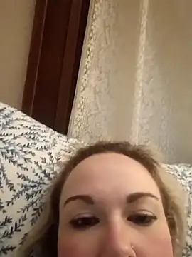 Snapshot of sexysiren93 chatting on January 14, 7:03 am sexysiren93 online show from January 14, 7:03 am