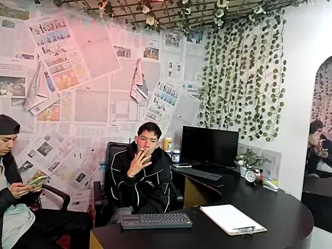 Snapshot of heyy_noah11 chatting on June 20, 1:14 pm heyy noah11 online show from June 20, 1:14 pm