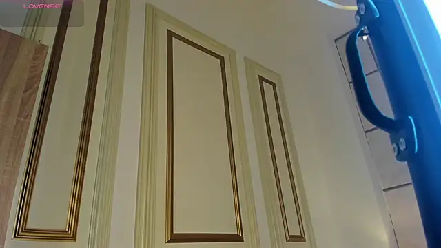 lyrabellini online show from March 13, 11:39 am