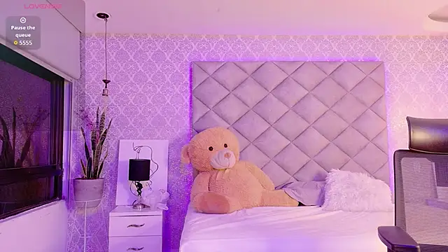 CARO ADAMS1 online show from February 18, 11:06 am