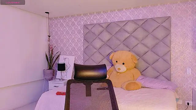 CARO ADAMS1 online show from March 4, 11:16 am