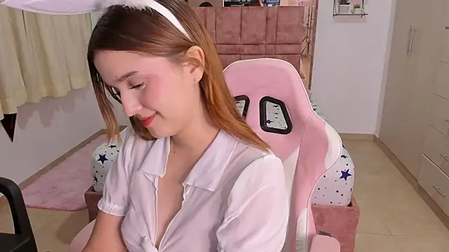 MIACUTEE  online show from June 28, 11:33 pm