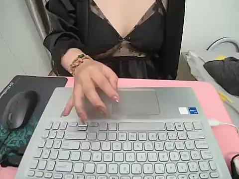 Hanna Mina online show from January 15, 2:38 am