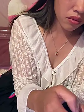 Snapshot of -Paige- chatting on April 22, 4:19 pm -Paige- online show from April 22, 4:19 pm