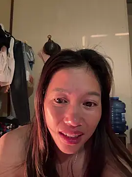 Snapshot of -Paige- chatting on April 27, 11:03 pm -Paige- online show from April 27, 11:03 pm