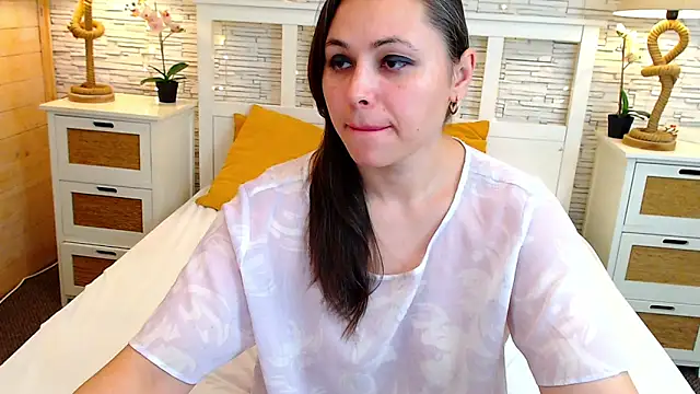 Snapshot of Soft_Lilly chatting on November 25, 6:13 am Soft Lilly online show from November 25, 6:13 am