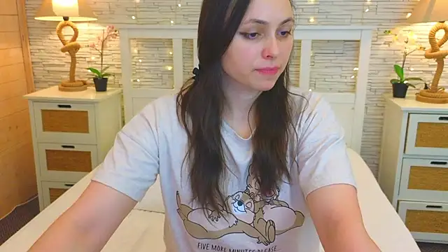 Snapshot of Soft_Lilly chatting on February 6, 6:18 am Soft Lilly online show from February 6, 6:18 am