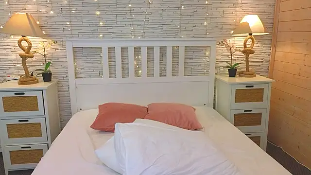 Snapshot of Soft_Lilly chatting on February 9, 6:17 am Soft Lilly online show from February 9, 6:17 am