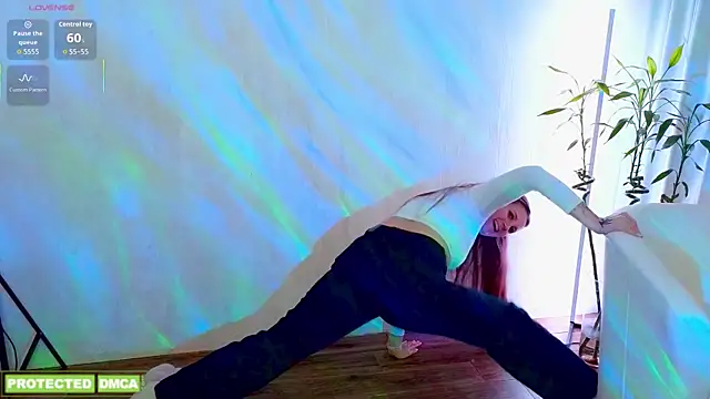 Amy  Leee  online show from April 6, 2:29 pm