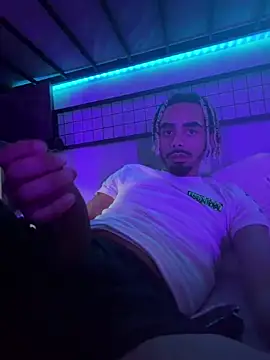 Snapshot of shadespider chatting on March 22, 12:52 pm shadespider online show from March 22, 12:52 pm