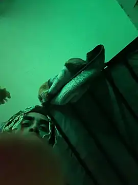 Snapshot of shadespider chatting on April 2, 2:09 am shadespider online show from April 2, 2:09 am