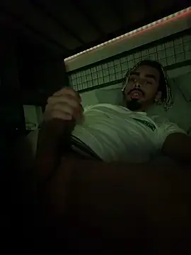 Snapshot of shadespider chatting on April 4, 10:02 am shadespider online show from April 4, 10:02 am