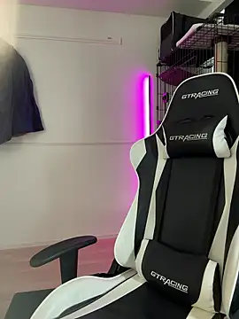 ericiii online show from February 19, 3:24 am