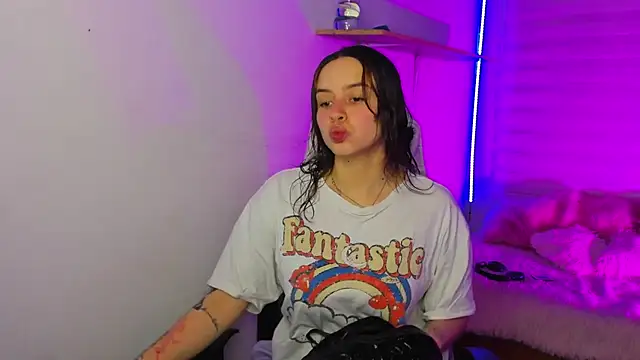 Emily Lindey online show from November 26, 3:18 am