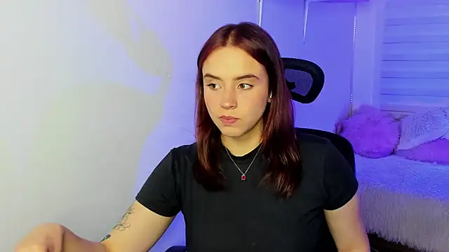 Emily Lindey online show from December 17, 3:34 am