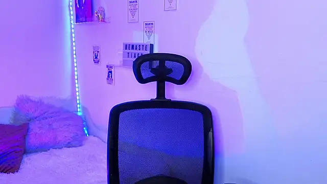 Emily Lindey online show from March 8, 5:33 am