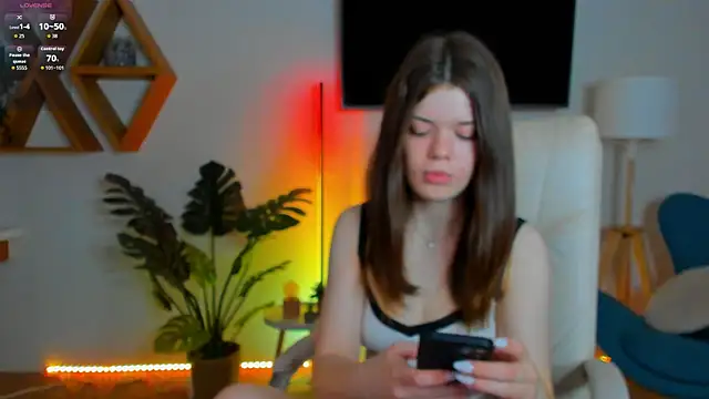 Hot  Tiny online show from March 4, 7:31 pm