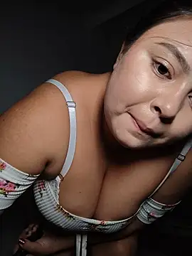 EliaStone05 online show from March 8, 8:01 pm