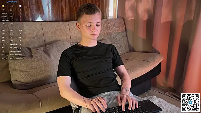 Snapshot of Logan_mett chatting on June 8, 12:27 pm Logan mett online show from June 8, 12:27 pm