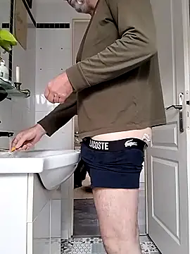 nicolaspgarnier online show from October 15, 8:47 am