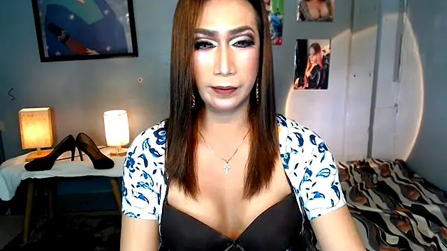 littleredbunny27 online show from March 23, 12:31 pm