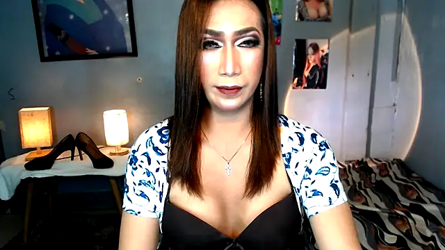 littleredbunny27 online show from April 10, 12:32 pm